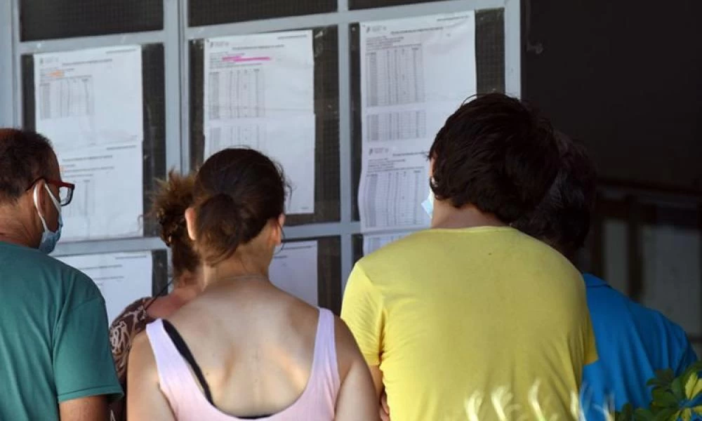 Πανελλήνιες 2021: Στα 8.000 μόρια ο ''πήχης'' για εισαγωγή στα ΑΕΙ